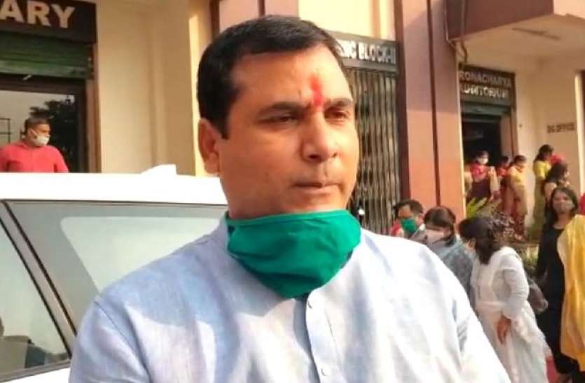 tajes_1.jpg बलिया हत्याकांड: बैरिया विधायक के समर्थन में आए लाेनी विधायक ने कहा मीडिया ने सुरेंद्र सिंह का बयान तराेड़-मराेड़कर दिखाया