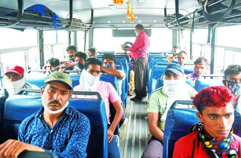 न मास्क न दो गज दूरी, नियम कायदों से क्यों बना रखी दूरी न मास्क न दो गज दूरी, नियम कायदों से क्यों बना रखी दूरी