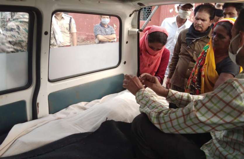बैंदी के बैरक में फांसी लगाने पर उप अधीक्षक जेल को नोटिस, मुख्य प्रहरी और प्रहरी निलंबित बैंदी के बैरक में फांसी लगाने पर उप अधीक्षक जेल को नोटिस, मुख्य प्रहरी और प्रहरी निलंबित