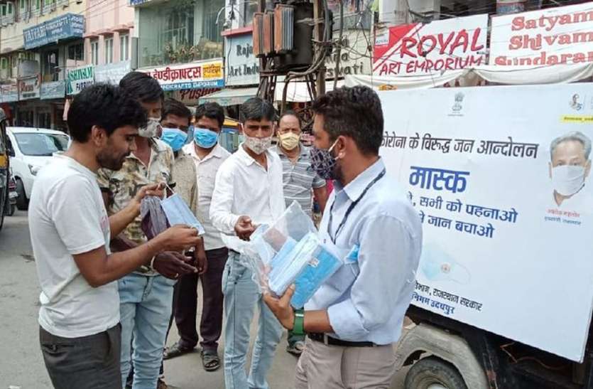 नगर निगम ने एक दिन में बांटे 8300 मास्क नगर निगम ने एक दिन में बांटे 8300 मास्क