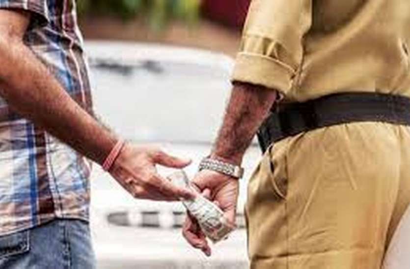 गोवर्धनविलास थानाधिकारी व कांस्टेबल के खिलाफ एसीबी में प्रकरण दर्ज गोवर्धनविलास थानाधिकारी व कांस्टेबल के खिलाफ एसीबी में प्रकरण दर्ज