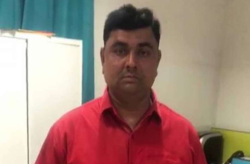 Ballia Shootout : मुख्य आरोपी धीरेंद्र सिंह को लखनऊ से गिरफ्तार Ballia Shootout : मुख्य आरोपी धीरेंद्र सिंह लखनऊ से गिरफ्तार, अब तक 10 अरेस्ट