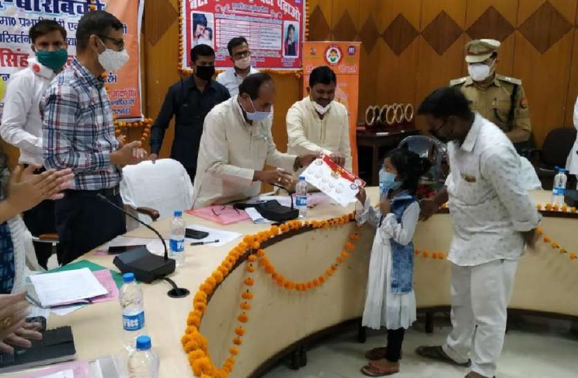 प्रभारी मंत्री ने मिशन शक्ति आभियान का शुभारंभ करते हुए 20 आंगनबाड़ी केंद्र का किया लोकार्पण प्रभारी मंत्री ने मिशन शक्ति आभियान का शुभारंभ करते हुए 20 आंगनबाड़ी केंद्र का किया लोकार्पण