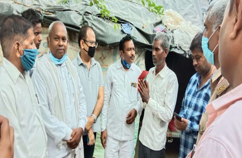 दलित नाबालिग लड़की से सामूहिक दुष्कर्म और हत्या मामला, पीड़ित परिवाप से मिलने पहुंचा बसपा का प्रतिनिधिमंडल, कही ये बात दलित नाबालिग लड़की से सामूहिक दुष्कर्म और हत्या मामला, पीड़ित परिवार से मिलने पहुंचा बसपा का प्रतिनिधिमंडल, कही ये बात
