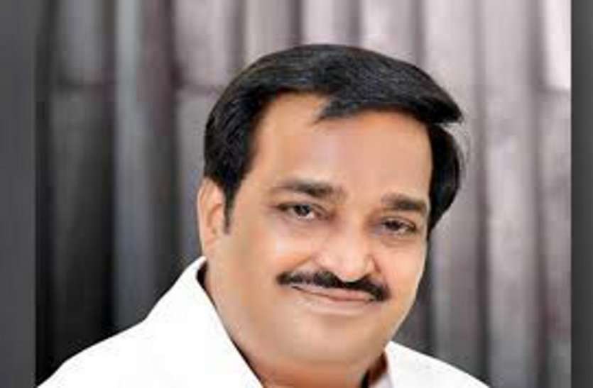 गुजरात में विधानसभा के उप चुनाव को लेकर राजनीति तेज गुजरात में विधानसभा के उप चुनाव को लेकर राजनीति तेज