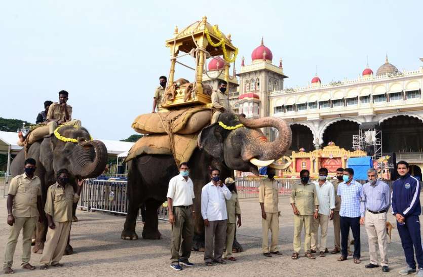 dasara_elephants.jpg ‘अभिमन्यु’ ने आसानी से उठाया 600 किलोग्राम वजन