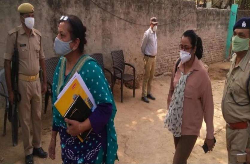 hathras.jpg हाथरस केस: चश्मदीद का दावा करने वाले को पीड़िता के परिवार ने पहचानने से किया इनकार