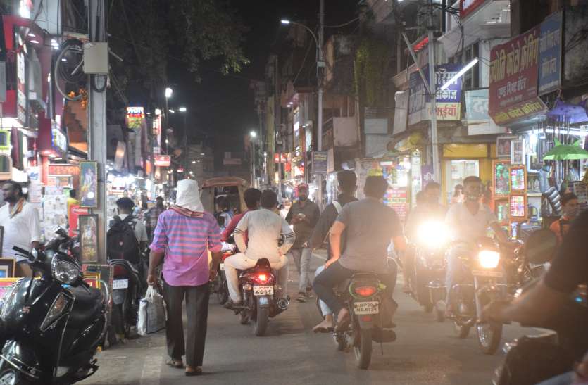 नवरात्र पर दमक उठा यहां का बाजार नवरात्र पर दमक उठा यहां का बाजार