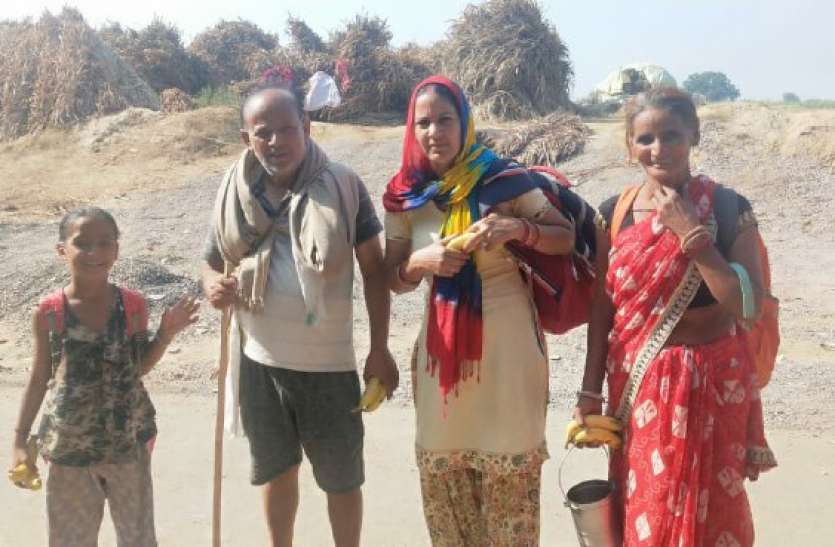 mathura.jpg आठ साल की छात्रा ने सात दिन में पूरी की 84 काेस की ब्रजधाम यात्रा