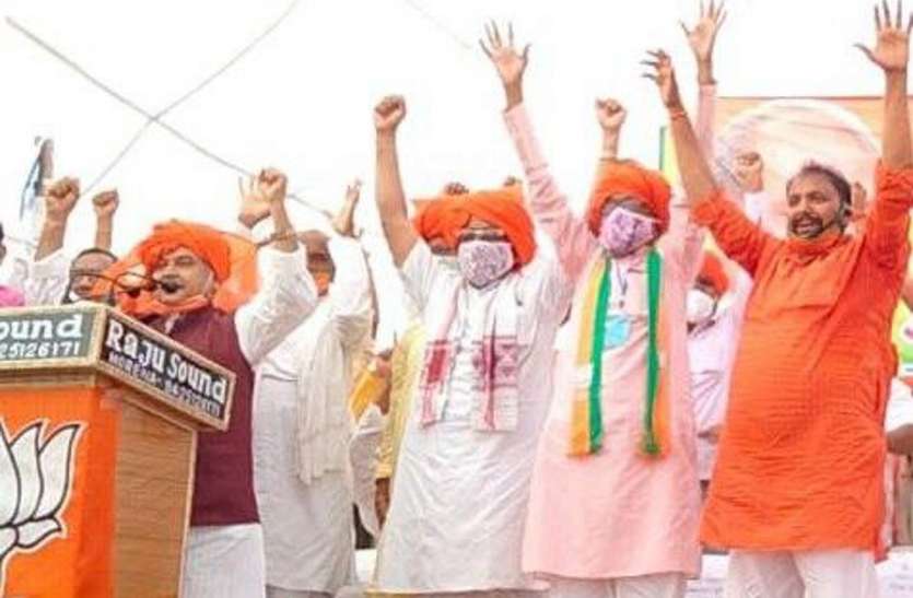 तोमर बोले कांग्रेस के पास नहीं दम, तो वीडी शर्मा ने कमलनाथ को बताया दरबारी तोमर बोले कांग्रेस के पास नहीं दम, तो वीडी शर्मा ने कमलनाथ को बताया दरबारी