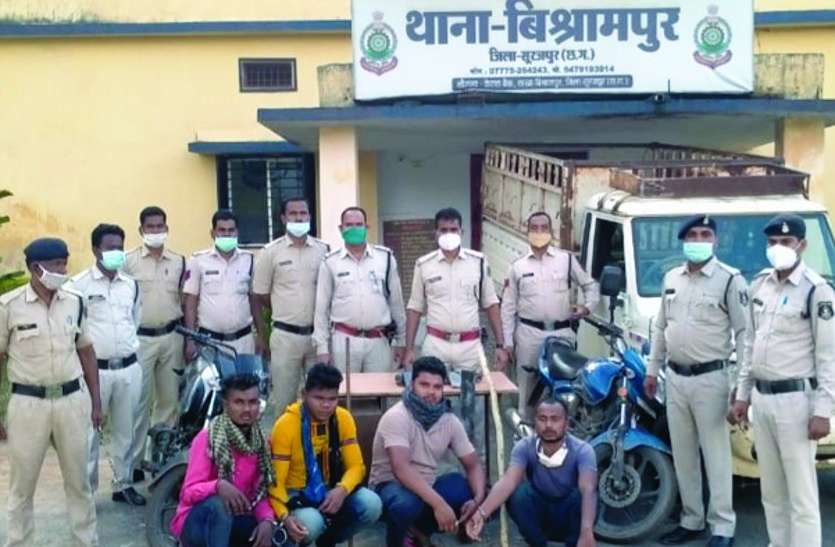 सुरक्षा गार्ड को बंधक बनाकर ओसीएम में डकैती के 4 और आरोपी गिरफ्तार, 4 पहले ही जा चुके हैं जेल सुरक्षा गार्ड को बंधक बनाकर ओसीएम में डकैती के 4 और आरोपी गिरफ्तार, 4 पहले ही जा चुके हैं जेल