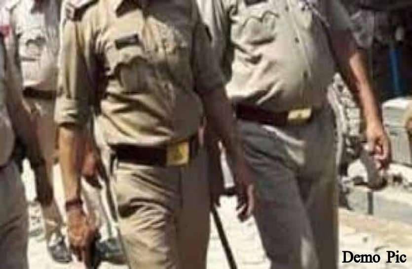 police.jpg कुशीनगर में डबल मर्डर, बिहार सीमा से सटे बाजार में दो लोगों की सरेआम गोलीमारकर हत्या