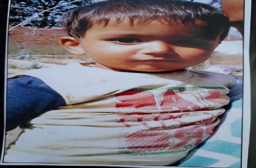 शादी समारोह में आये बच्चे का तालाब में मिला शव, हत्या की आशंका पर जांच पड़ताल शुरू शादी समारोह में आये बच्चे का तालाब में मिला शव, हत्या की आशंका पर जांच पड़ताल शुरू