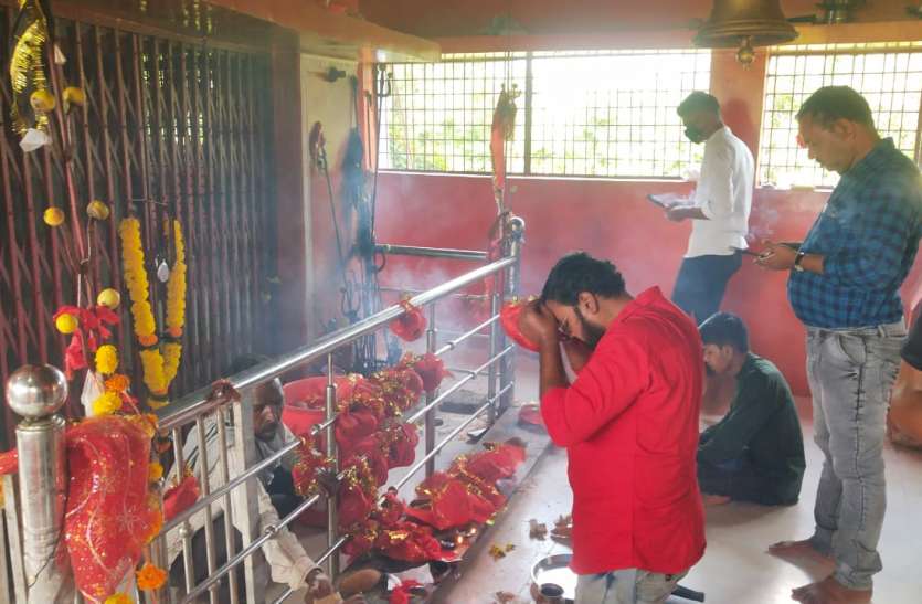 ना कोई पुजारी ना पंडा, महिलाएं भी नहीं करती देवी मंदिर में प्रवेश ना कोई पुजारी ना पंडा, महिलाएं भी नहीं करती देवी मंदिर में प्रवेश