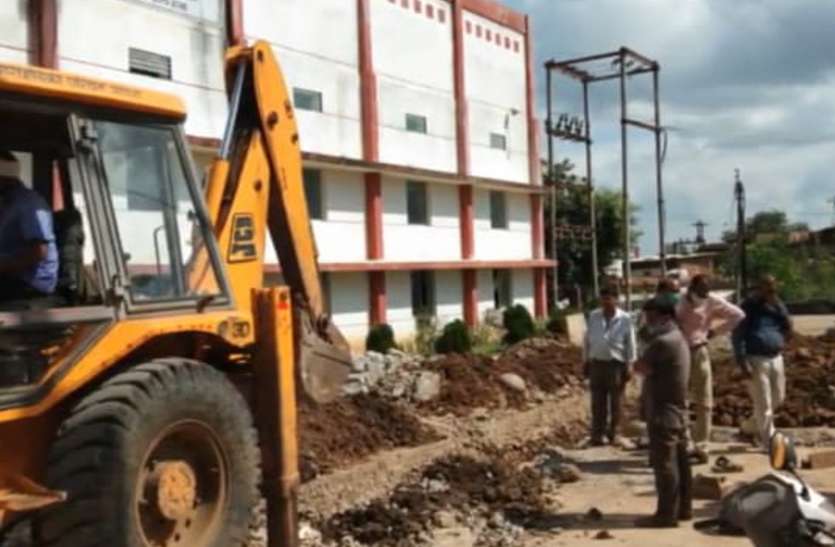 17 करोड़ की योजना में लगाया जा रहा मलहम 17 करोड़ की योजना में लगाया जा रहा मलहम