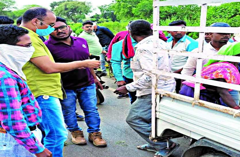 मालवाहक की ठोकर से बाइक सवार मां-बेटे की मौत, भागने की बजाय आरोपी ड्राइवर दोनों को अपनी गाड़ी से लेकर पहुंचा अस्पताल मालवाहक की ठोकर से बाइक सवार मां-बेटे की मौत, भागने की बजाय आरोपी ड्राइवर दोनों को अपनी गाड़ी से लेकर पहुंचा अस्पताल