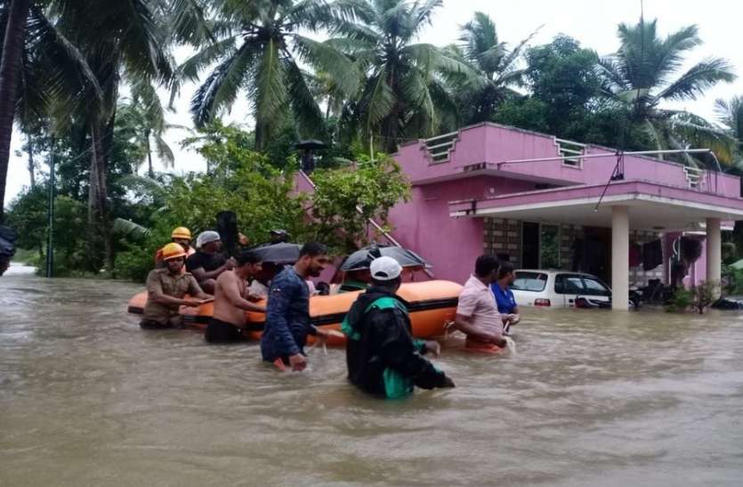 flood.jpg उत्तर कर्नाटक में बाढ़ की स्थिति गंभीर, 36 हजार से अधिक लोगों को सुरक्षित स्थानों पर पहुंचाया