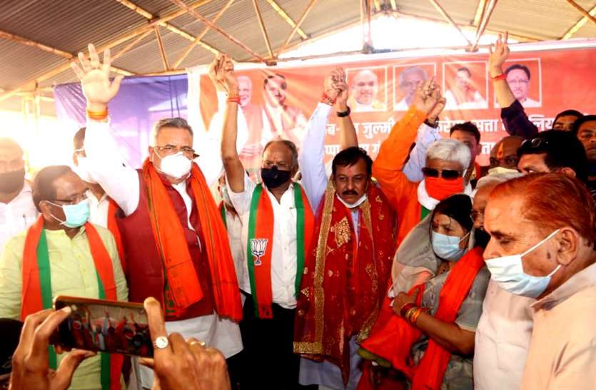 भाजपाईयों की सभा में राज्यसभा सांसद नेताम ने लगाए भूपेश जिंदाबाद के नारे, असहज हुए हजारों कार्यकर्ता तो सुधारी भूल भाजपाईयों की सभा में राज्यसभा सांसद नेताम ने लगाए भूपेश जिंदाबाद के नारे, असहज हुए हजारों कार्यकर्ता तब सुधारी भूल