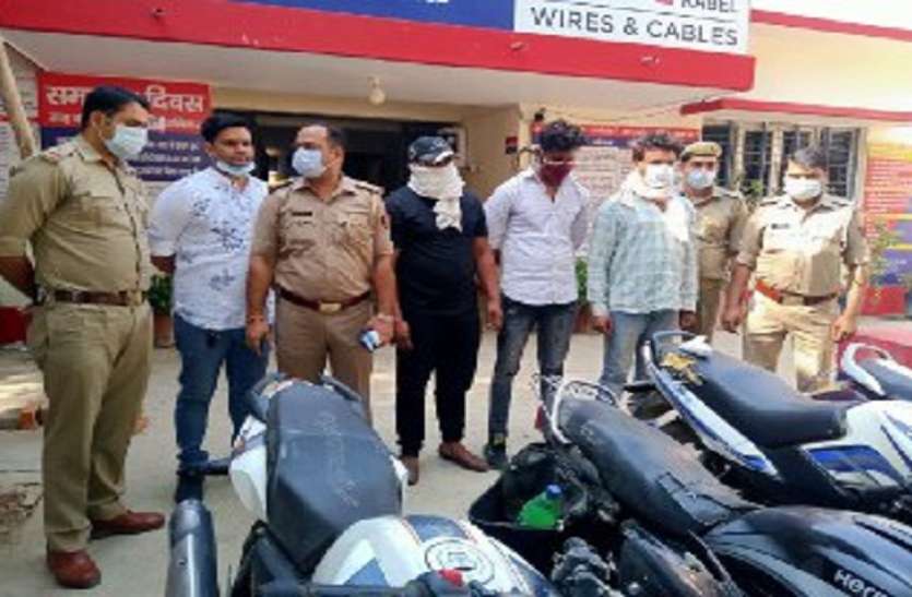 meerut_police.jpg कुमार विश्वास के घर के बाहर से चाेरी फॉरच्यूनर मेरठ पुलिस काे टुकड़ों में मिली