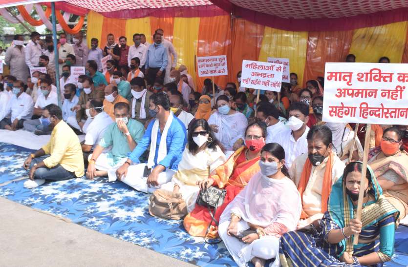 ये क्राइम कंट्रोल नहीं होने पर उग्र हैं, वे 'आइटम को लेकर हैं नाराज ये क्राइम कंट्रोल नहीं होने पर उग्र हैं, वे 'आइटम को लेकर हैं नाराज