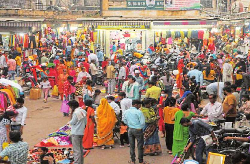 cms-1 त्योहारी सीजन में बढऩे लगी बाजारों में भीड़, गायब हो गए सोशल डिस्टेंसिंग के सुरक्षा चक्र