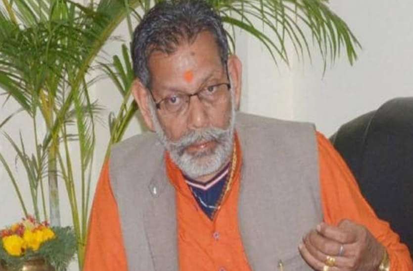 manohar lal panth यूपी मंत्री ने लड़कियों के लिए कहा- सभी चाकू रखें और जरूरत पड़े तो कर दें वार