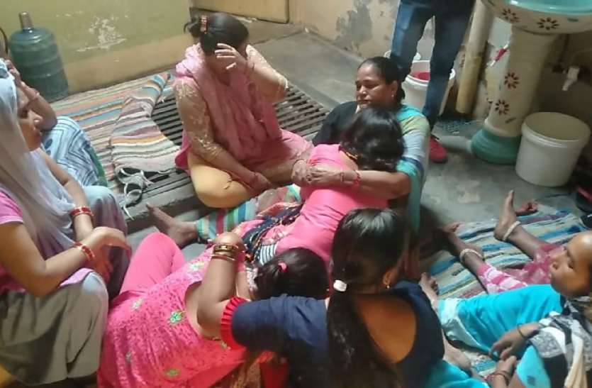 murder Ghazibad कुत्ता टहलाने काे लेकर हुए विवाद में बड़े भाई काे छाेटे ने पीट-पीटकर मार डाला