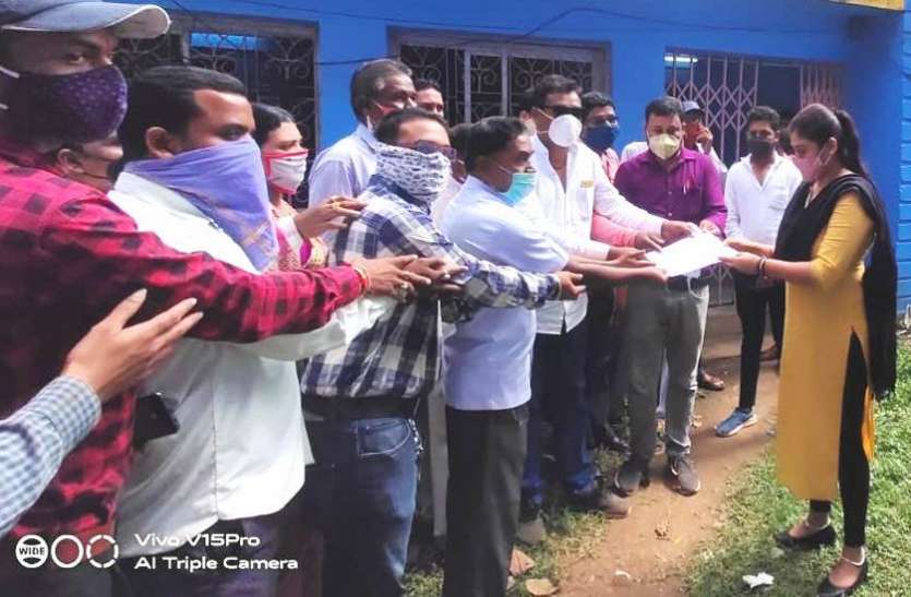 लिपिक संघ अनिश्चितकालीन हड़ताल पर लिपिक संघ अनिश्चितकालीन हड़ताल पर