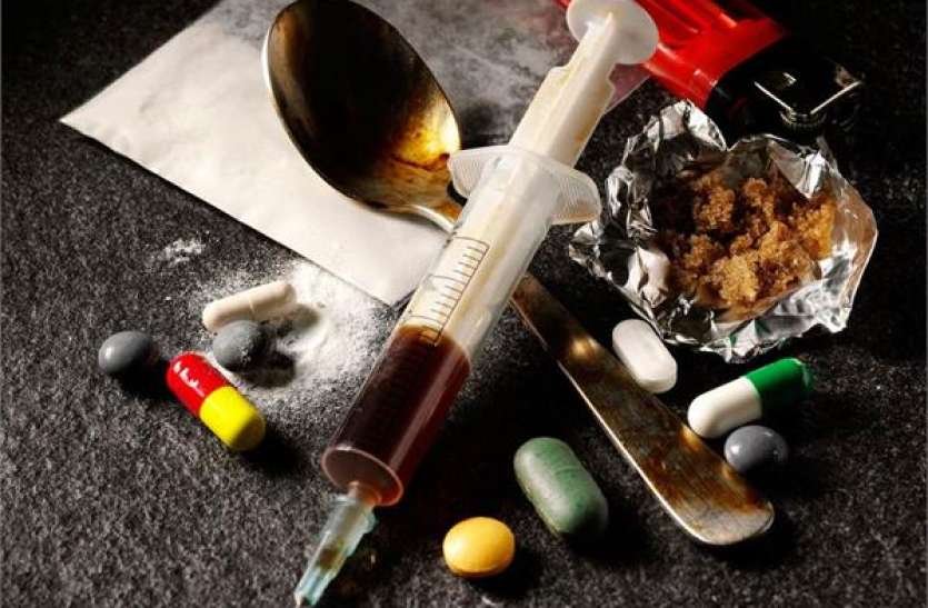 11_36_028475992drugs.jpg नशे की तलब पूरी करने के लिए चार लड़कों ने कर दिया कांड़, पुलिस के हाथ आए तब खुला राज