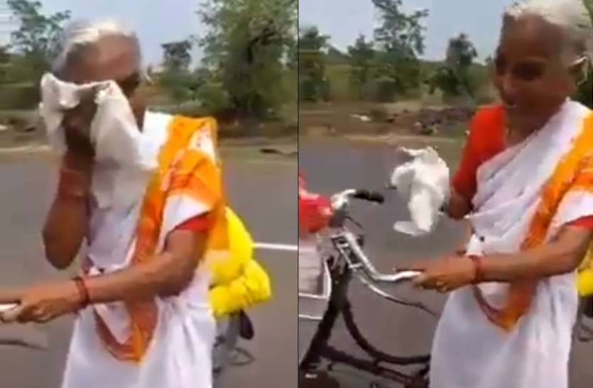 68 वर्ष की दादी साइकिल से कर रहीं 2200 किमी का सफर 68 वर्ष की दादी साइकिल से कर रहीं 2200 किमी का सफर