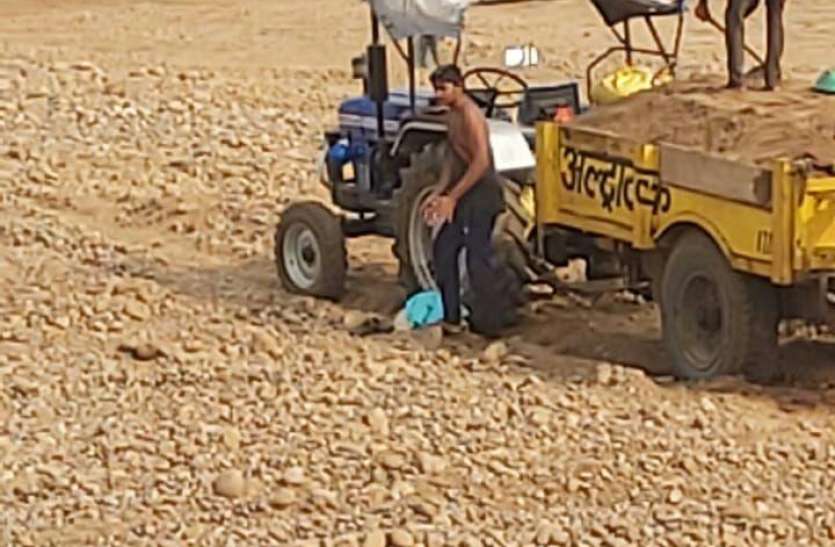 2101nsp5.jpg बंदूक की नोक पर रॉयल्टी वसूल रहा रेत माफिया धनलक्ष्मी