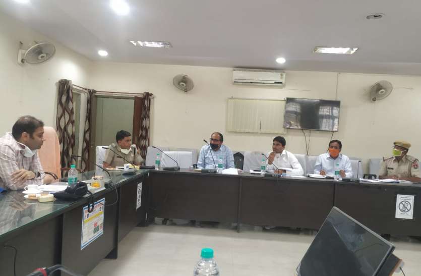 दौसा शहर में सुबह 8 से रात 11 बजे तक भारी वाहनों के प्रवेश पर प्रभावी रोक लगाएं दौसा शहर में सुबह 8 से रात 11 बजे तक भारी वाहनों के प्रवेश पर प्रभावी रोक लगाएं