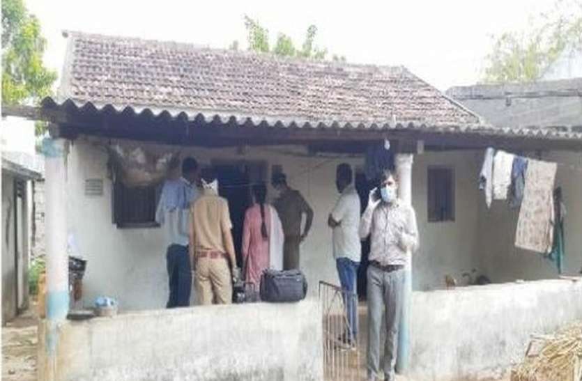 ahmedabad : माता, तीन बच्चियों के शव मिले, हत्या की आशंका ahmedabad : माता, तीन बच्चियों के शव मिले, हत्या की आशंका