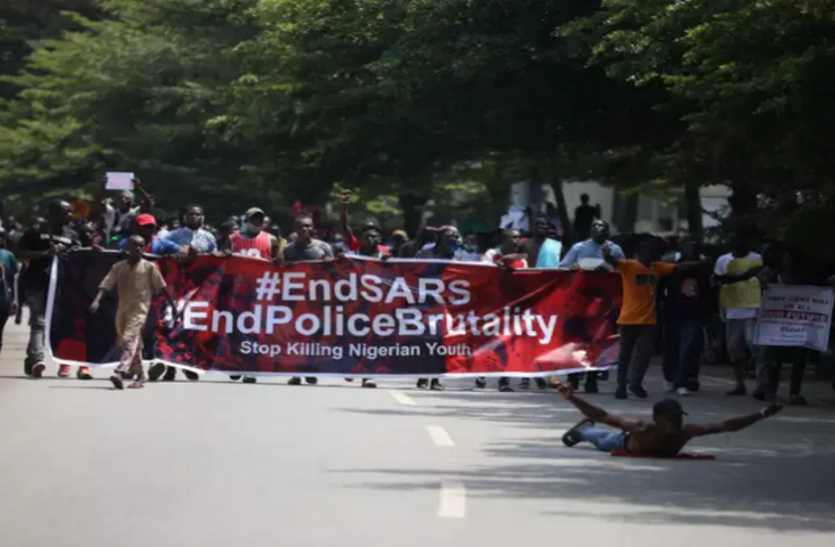 nigeria_protest.png Nigeria Protests: पुलिस की बर्बरता के खिलाफ भीड़ ने दो जेलों में किया हमला, 2000 कैदी फरार