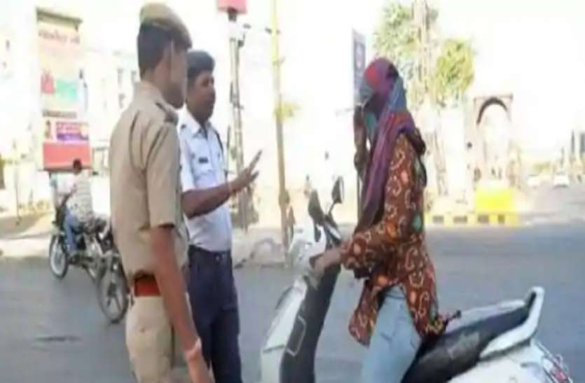 लॉक डाउन के दौरान पुलिस ने 22 हजार लोगों से वसूले 22 लाख रुपए, लापरवाही बरत रहे लोग लॉक डाउन के दौरान पुलिस ने 22 हजार लोगों से वसूले 22 लाख रुपए, लापरवाही बरत रहे लोग