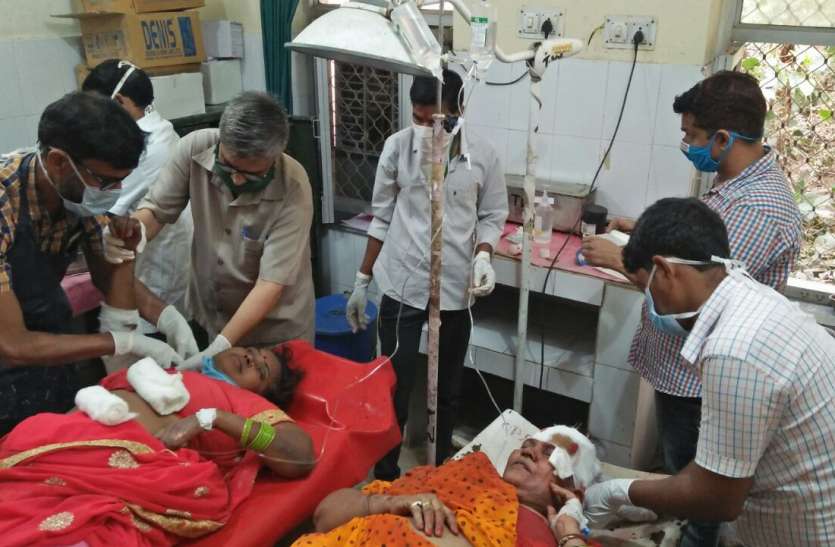 कार-जीप भिड़ंत में दो की मौत, 20 जख्मी, कैलादेवी मार्ग में हुआ हादसा कार-जीप भिड़ंत में दो की मौत, 20 जख्मी, कैलादेवी मार्ग में हुआ हादसा