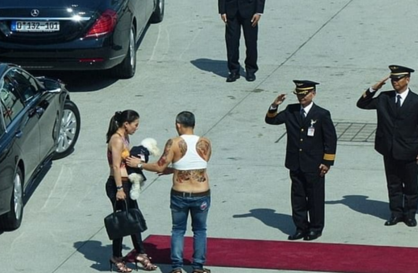 thailand_protest.png Thailand: राजशाही के खिलाफ व्यापक प्रदर्शन, राजा ने अपने कुत्ते को बनाया एयरफोर्स चीफ