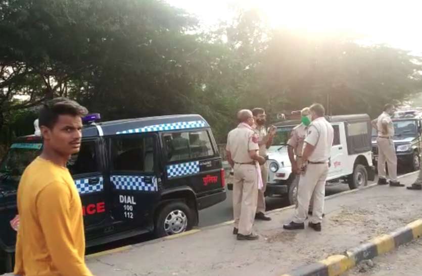 ट्रक की टक्कर से ट्रैफिक पुलिसकर्मी की मौत ट्रक की टक्कर से ट्रैफिक पुलिसकर्मी की मौत