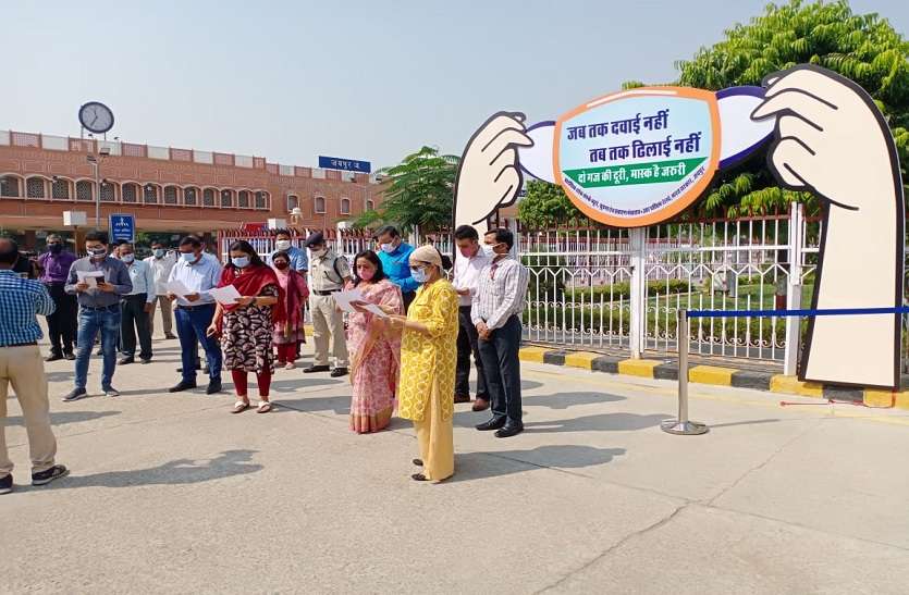 awarness message via artwork at Jaipur station about Corona जयपुर रेलवे स्टेशन पर आर्टवर्क से कोरोना बचाव का संदेश