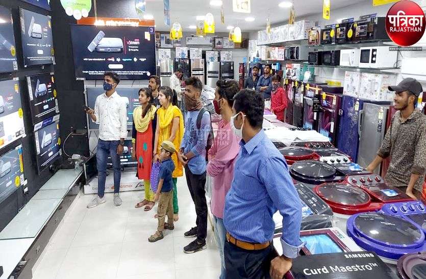 त्योहारी सीजन : ग्राहकों की आवाजाही बढऩे से व्यावसायियों के चेहरे खिले त्योहारी सीजन : ग्राहकों की आवाजाही बढऩे से व्यावसायियों के चेहरे खिले