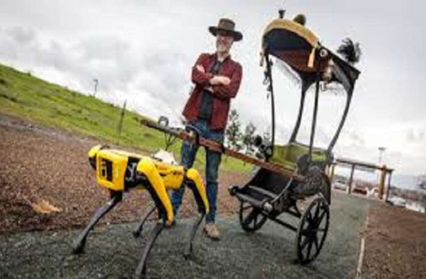 robot pulling rickshaw Viral Video: रिक्शे को खींचता एक रोबोट, देखकर हैरान रह गए सोशल मीडिया यूजर
