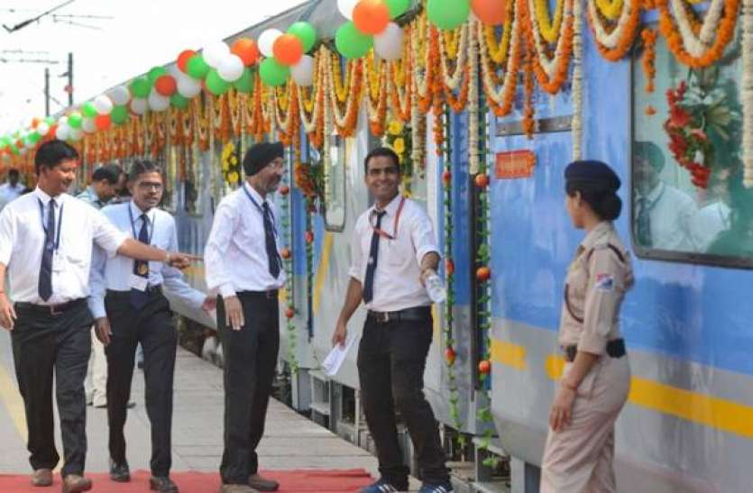 Railways opens treasury for 11 lakh workers, get bonus before Diwali रेलवे ने खोला 11 लाख से ज्यादा कर्मचारियों के लिए खजाना, दिवाली से पहले मिलेगा इतना बोनस
