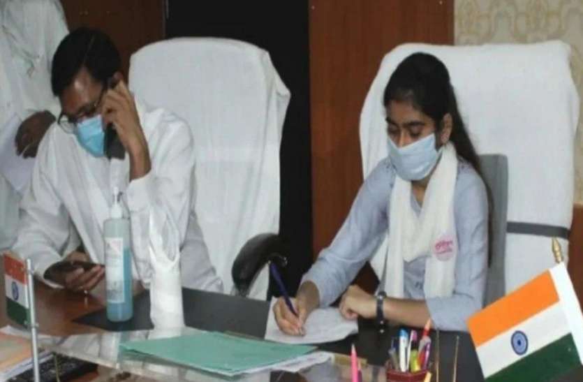 rampur.jpg एक दिन की डीएम बिटिया ने रिश्वतखोर बाबू को कराया गिरफ्तार