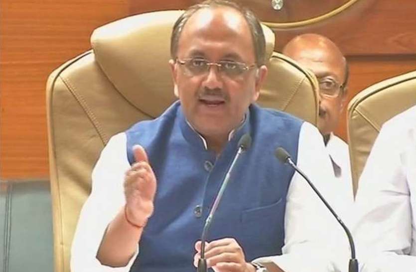 siddhrthnath-singh.jpg धर्म परिवर्तन मामले में योगी के मंत्री ने विपक्ष पर लगाए गंभीर आरोप