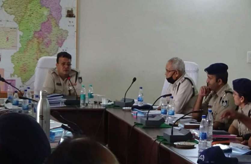 एसपी ने दिए आइपीएल सट्टा पकडऩे के निर्देश, तो प्रभारी जुट गए कमाई में एसपी ने दिए आइपीएल सट्टा पकडऩे के निर्देश, तो प्रभारी जुट गए कमाई में