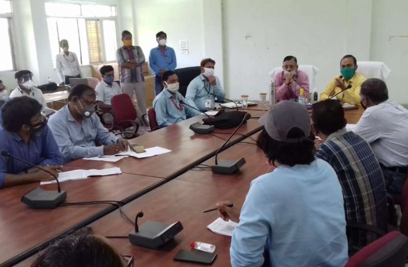 Work will be done under the supervision of the Micro Observer Commissi माइक्रो आब्जर्वर आयोग के प्रेक्षक के अधीन रहकर करेंगे कार्य