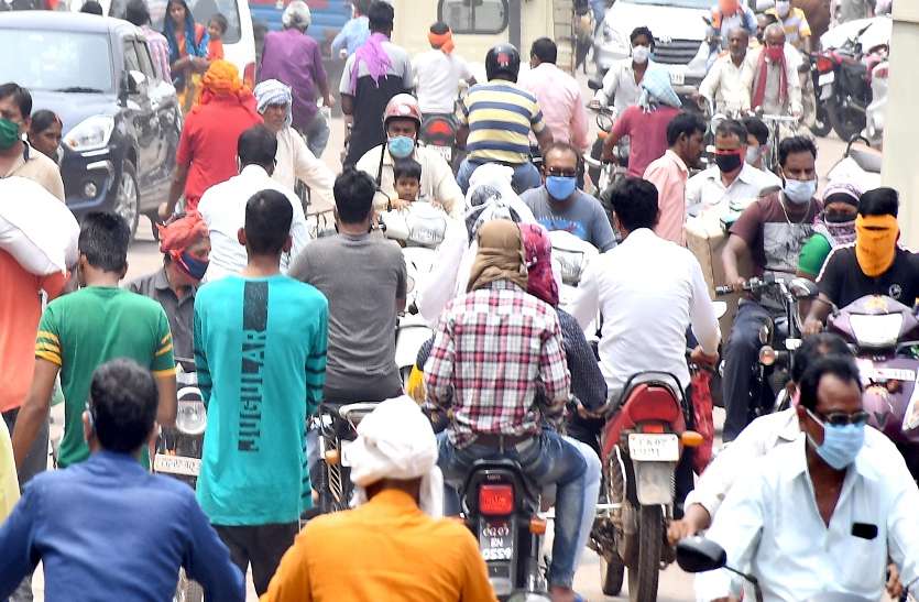 n बाँके बिहारी मंदिर पर क्या भीड़ के दवाब को रोक पायेगा प्रशासन