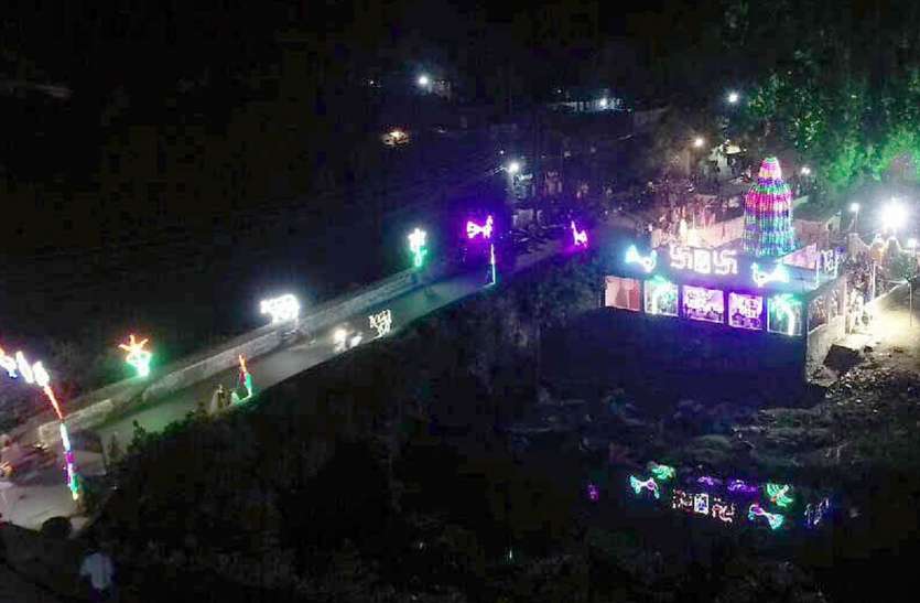 The court of Jagat Janani was decorated मां जगतजननी के दरबार में उमड़ रही श्रद्धालुओं की आस्था
