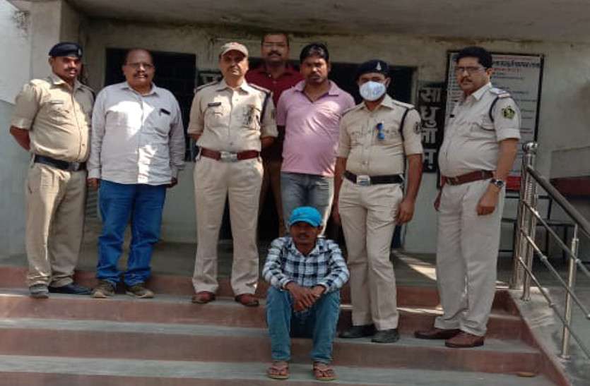 rape_accused.jpg फूल तोडऩे गई 12 वर्षीय बालिका को खींचकर घर ले गया युवक, फिर किया बलात्कार, जान से मारने की दी थी धमकी