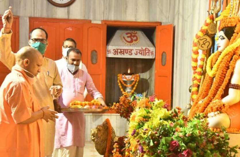 UP Top News : प्रदेश भर में आज हो रही है महागौरी की पूजा, कल से भक्तों के लिए खुलेगा श्रीबांकेबिहारी मंदिर UP Top News : प्रदेश भर में आज हो रही है महागौरी की पूजा, कल से भक्तों के लिए खुलेगा श्रीबांकेबिहारी मंदिर